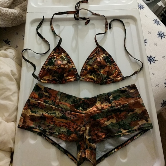 Shiny Camo Bikini - Picture 4 of 5